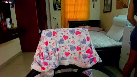 Snapshot of missvalery1 chatting on 09-12-25, 08:53 missvalery1 online show from 09-12-25, 08:53