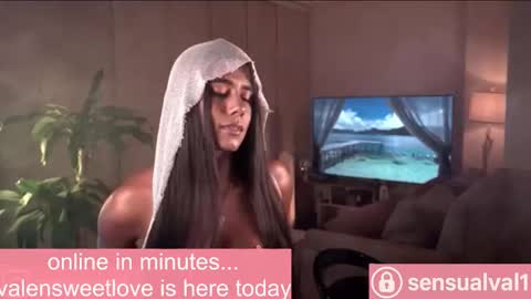 Snapshot of missvalery_1 chatting on 10-01-25, 09:43 OF online show from 10-01-25, 09:43