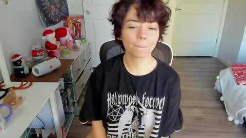 V Nessa online show from 11-30-25, 08:35