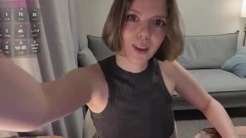Snapshot of missvikiki chatting on 06-14-26, 11:18 Polly online show from 06-14-26, 11:18