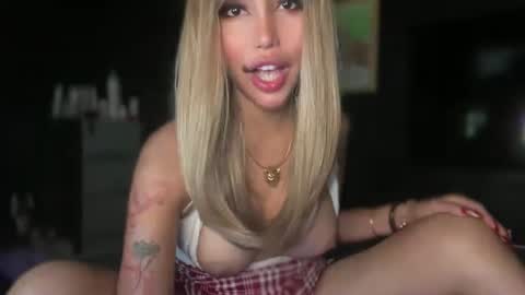 Snapshot of missxolga chatting on 02-27-25, 06:20 Divine Olga online show from 02-27-25, 06:20