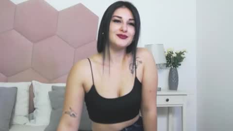 Snapshot of missyross_ chatting on 04-19-26, 06:56 Elly online show from 04-19-26, 06:56