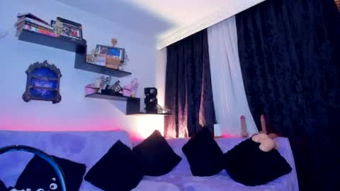 Snapshot of missyuliaslut chatting on 07-12-26, 07:43 missyuliaslut online show from 07-12-26, 07:43