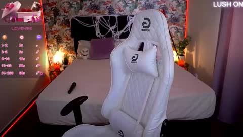 Snapshot of missyymartinezz chatting on 10-25-25, 07:16  Amely  online show from 10-25-25, 07:16