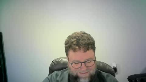 Snapshot of mister_happy567 chatting on 11-06-25, 06:58 Mr. Happy online show from 11-06-25, 06:58