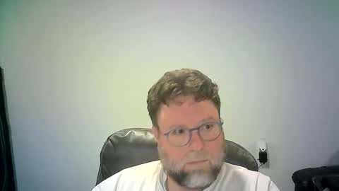 Snapshot of mister_happy567 chatting on 11-09-25, 04:44 Mr. Happy online show from 11-09-25, 04:44