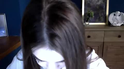 Ines online show from 11-29-25, 07:22