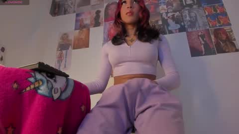 Snapshot of mistileav chatting on 11-23-25, 02:33 online show from 11-23-25, 02:33