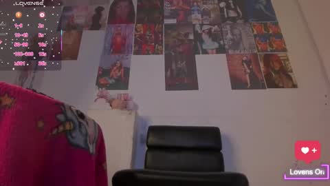 Snapshot of mistileav chatting on 12-15-25, 04:28 online show from 12-15-25, 04:28