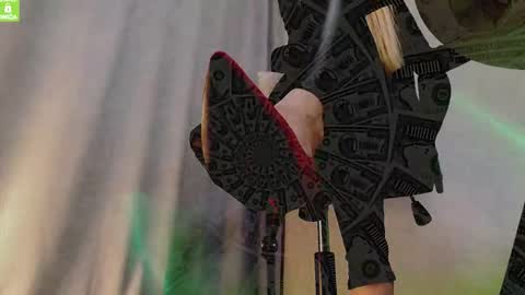 Snapshot of mistress__alice_ chatting on 02-15-26, 08:13 Mistress Alice online show from 02-15-26, 08:13