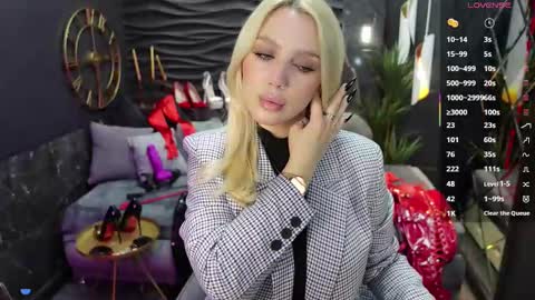 Darsy online show from 02-11-25, 01:41