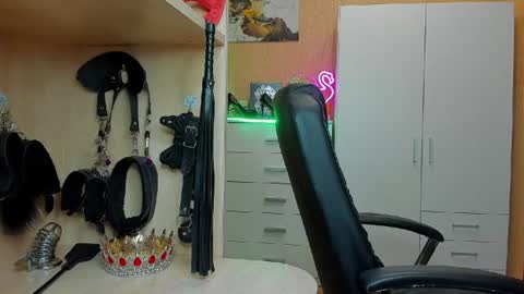 Mistress Kristi online show from 06-11-26, 06:50
