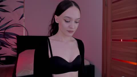 Snapshot of mistress_mialibra chatting on 12-04-24, 01:47 Mistress Mia online show from 12-04-24, 01:47