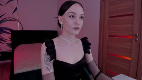 Snapshot of mistress_mialibra chatting on 12-25-24, 06:09 Mistress Mia online show from 12-25-24, 06:09