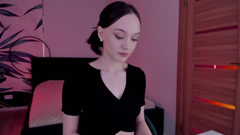 Snapshot of mistress_mialibra chatting on 02-02-25, 06:48 Mistress Mia online show from 02-02-25, 06:48