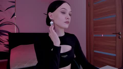 Snapshot of mistress_mialibra chatting on 02-22-25, 10:40 Mistress Mia online show from 02-22-25, 10:40