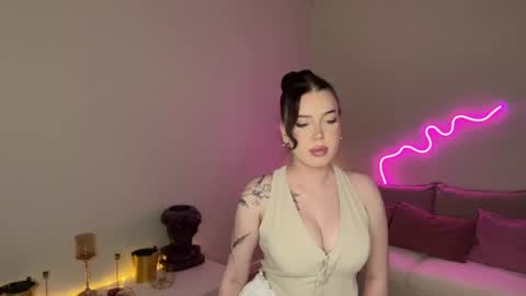 Mia online show from 06-14-26, 12:40