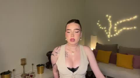 Mia online show from 06-30-26, 01:12