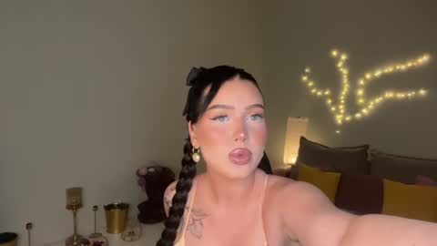 Mia online show from 07-11-26, 02:09
