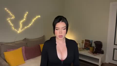 Mia online show from 07-16-26, 02:01