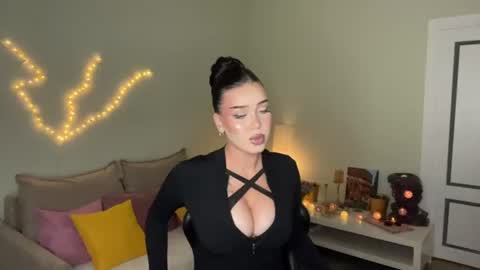 Mia online show from 07-21-26, 02:30