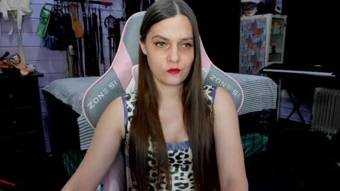 Snapshot of mistress_priest chatting on 01-23-25, 07:18 Dirty Priest and Ivi online show from 01-23-25, 07:18