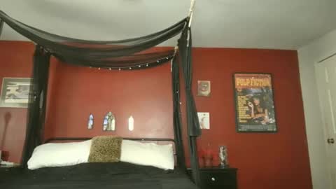 Snapshot of mistressanam chatting on 01-08-26, 06:32 Goddess Littia FindomFemdom online show from 01-08-26, 06:32