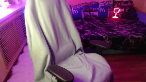 Miss Bailey online show from 01-18-25, 02:33