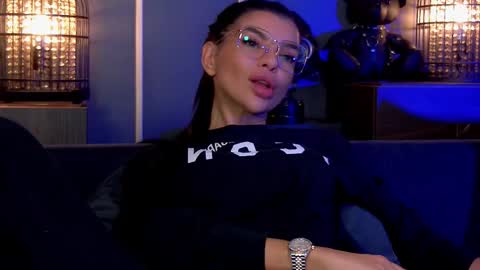Elenia online show from 10-16-25, 11:44