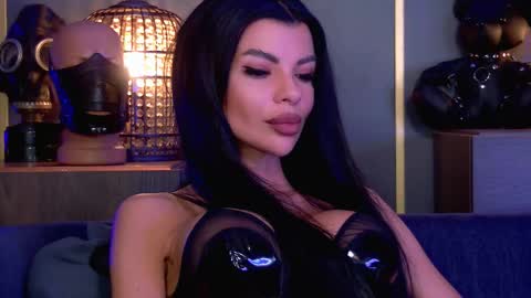 Elenia online show from 03-18-26, 01:58