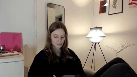 Snapshot of mistresselizy chatting on 11-06-25, 10:21 mistresselizy online show from 11-06-25, 10:21