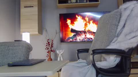 Snapshot of mistressellie chatting on 12-09-24, 08:44 MitressEllie--Your Bratty Miss online show from 12-09-24, 08:44