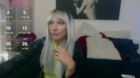 MistressEvelyn  online show from 10-16-25, 07:42