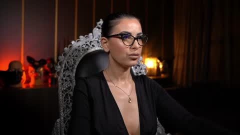 Snapshot of mistresskellykent chatting on 06-18-26, 08:24 Mistress Kelly online show from 06-18-26, 08:24