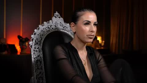 Snapshot of mistresskellykent chatting on 06-28-26, 09:32 Mistress Kelly online show from 06-28-26, 09:32