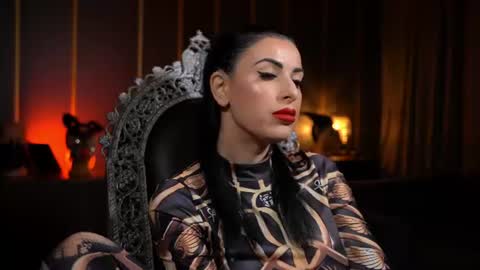 Snapshot of mistresskellykent chatting on 07-12-26, 09:50 Mistress Kelly online show from 07-12-26, 09:50