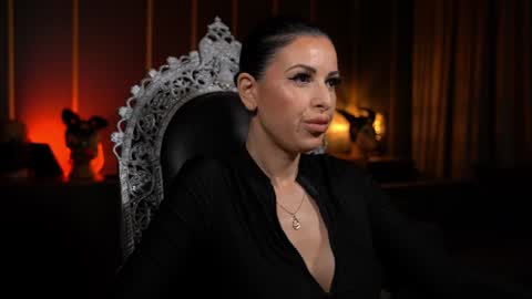 Snapshot of mistresskellykent chatting on 07-21-26, 10:45 Mistress Kelly online show from 07-21-26, 10:45