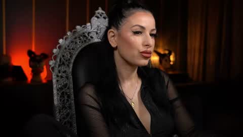 Snapshot of mistresskellykent chatting on 07-31-26, 09:36 Mistress Kelly online show from 07-31-26, 09:36