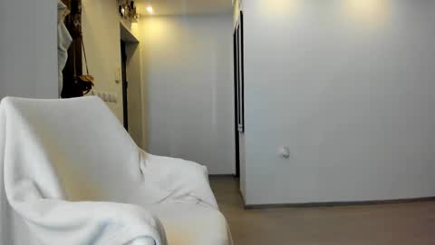 Snapshot of mistresskenda chatting on 09-14-25, 05:45 Mistress KiRa online show from 09-14-25, 05:45