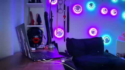 Snapshot of mistresslavinia_ chatting on 10-11-25, 11:25 only mistresslavinia oficial online show from 10-11-25, 11:25