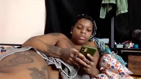 Snapshot of mistressmystii chatting on 12-23-25, 05:38 Mistress Mystii online show from 12-23-25, 05:38