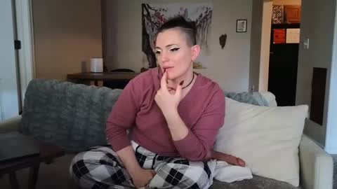 Snapshot of mistressquynnxo chatting on 12-11-24, 09:01 Mistress Quynn online show from 12-11-24, 09:01