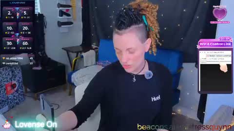 Snapshot of mistressquynnxo chatting on 06-22-26, 08:17 Mistress Quynn online show from 06-22-26, 08:17