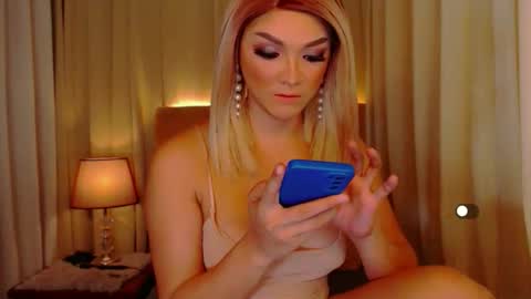 Leah online show from 05-11-26, 01:28