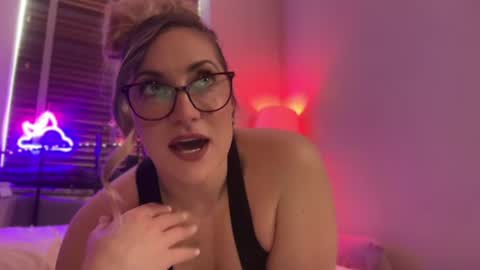 Snapshot of mistresssx chatting on 06-10-26, 01:32 Miss X online show from 06-10-26, 01:32