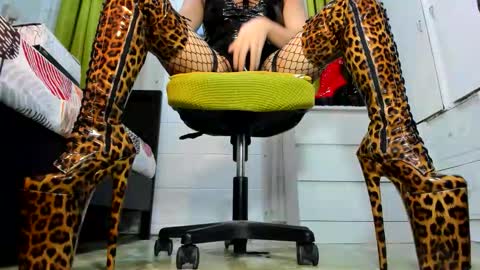 Snapshot of mistresstiffany69 chatting on 09-24-25, 03:10 Tiffany online show from 09-24-25, 03:10