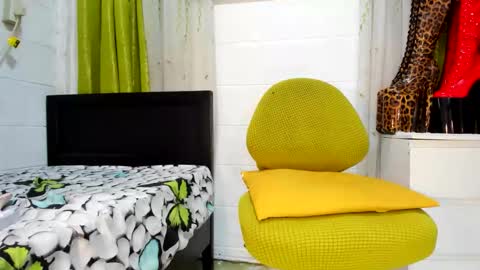 Snapshot of mistresstiffany69 chatting on 10-06-25, 04:54 Tiffany online show from 10-06-25, 04:54