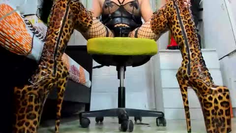 Snapshot of mistresstiffany69 chatting on 12-15-25, 05:12 Tiffany online show from 12-15-25, 05:12