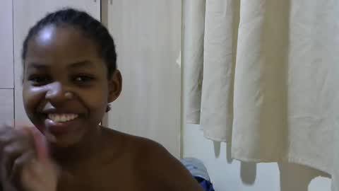 Snapshot of misty_shee chatting on 02-21-25, 01:11 misty_shee online show from 02-21-25, 01:11