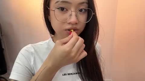 Snapshot of mitchellallanson chatting on 07-28-26, 11:17 Alice online show from 07-28-26, 11:17